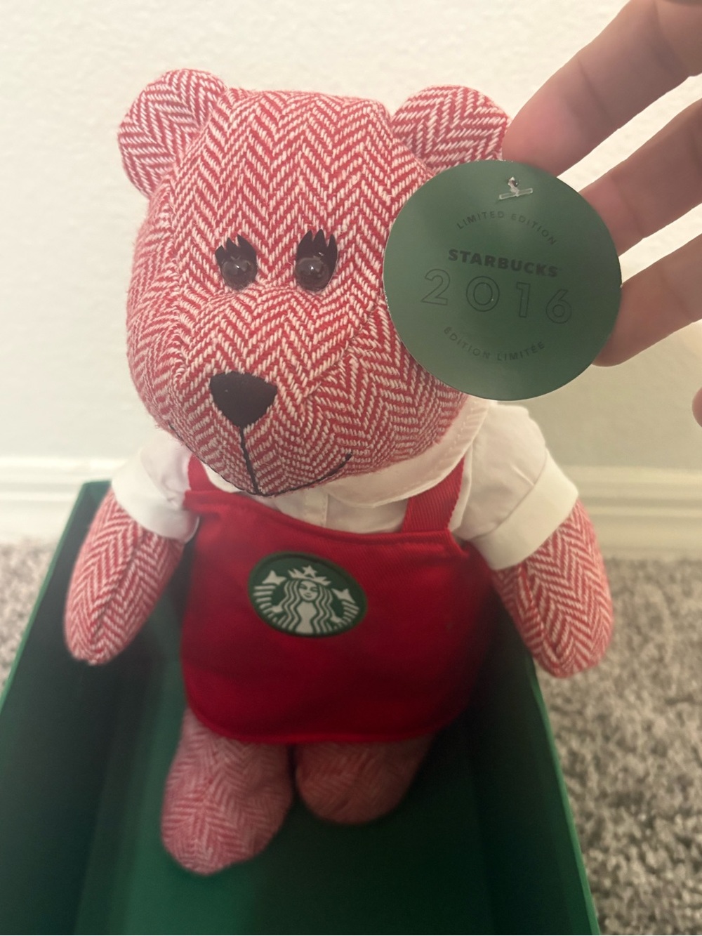 NWT Starbucks 2016 Red Holiday Apron Barista Girl Bear - Picture 6 of 8